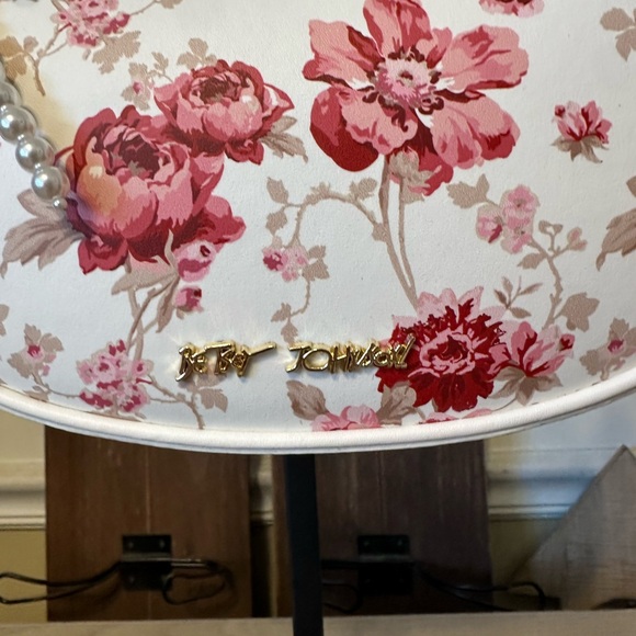 Betsey Johnson Pink Floral Shoulder or Crossbody Bagπππβ€οΈβ€οΈ - Picture 3 of 13